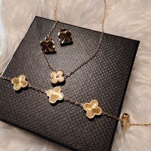 Elegant Gold Flower Necklace and Earrings Set